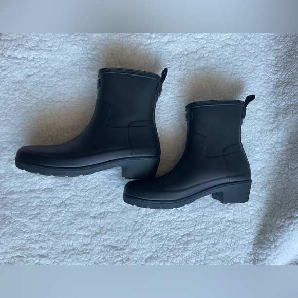 Hunter Rain boots - Black. Size 8 - Picture 3 of 6